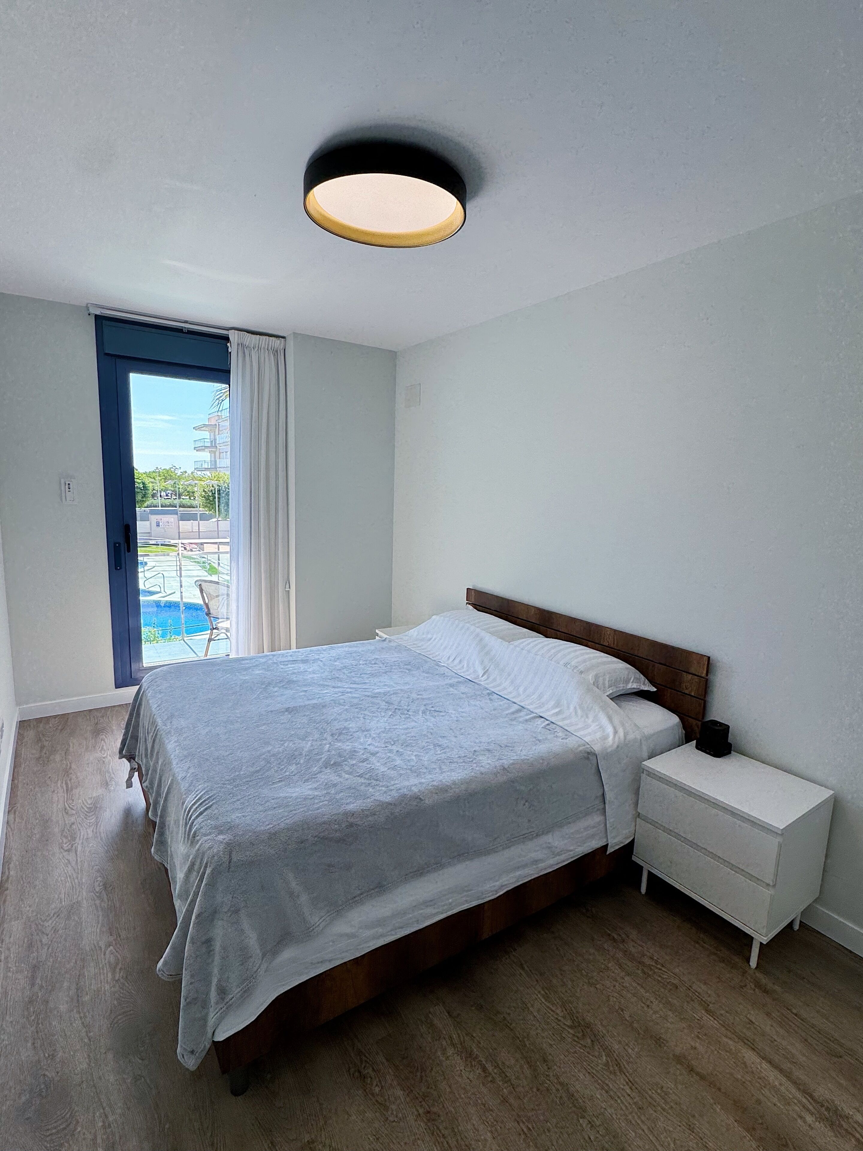 3 slaapkamers, een strijkplank/strijkijzer, wifi, beddengoed