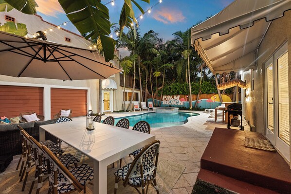 Alberca al aire libre y alberca climatizada