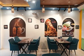 Restaurant - Hotel Hari Kripa Dham Near Prem Mandir Vrindavan (Mathura)