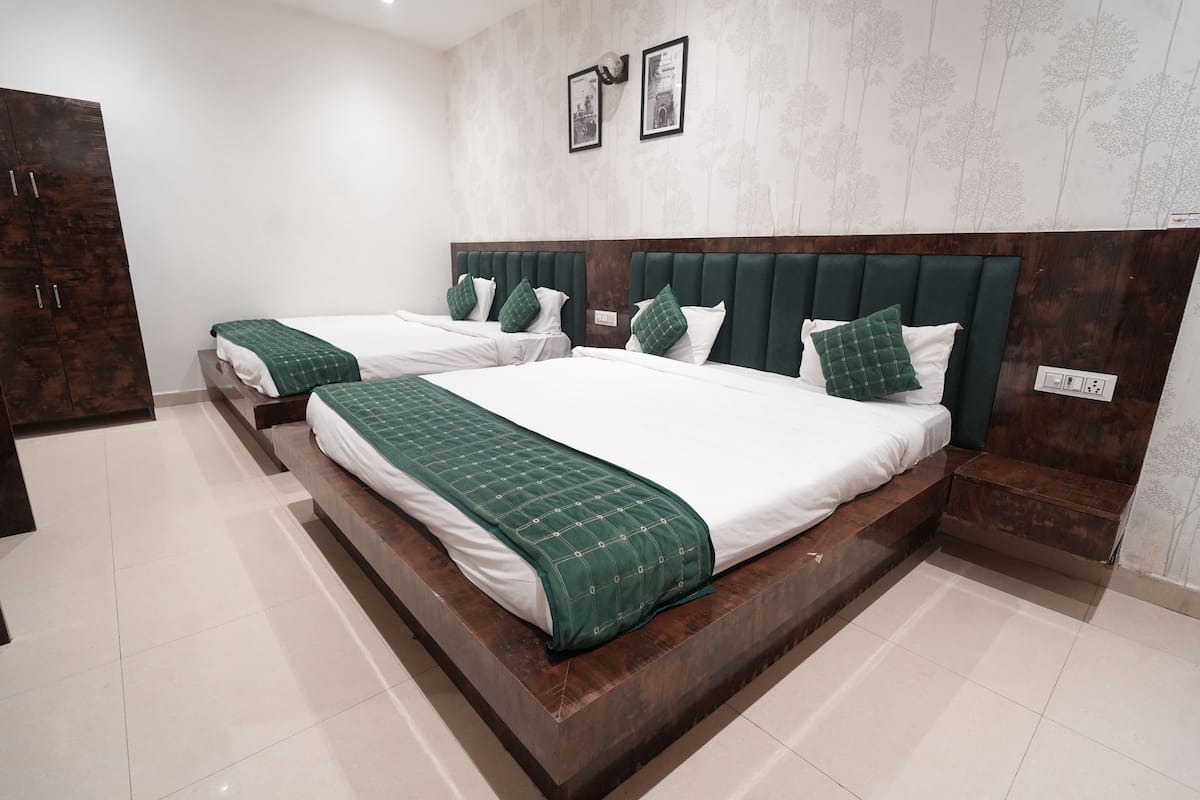 Egyptian cotton sheets, premium bedding, down comforters