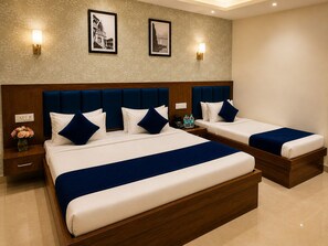 Habitación triple ejecutiva, no fumadores, baño privado | Sábanas de algodón egipcio y ropa de cama de alta calidad