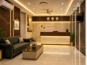 Lobby sitting area - Hotel Hari Kripa Dham Near Prem Mandir Vrindavan (Mathura)