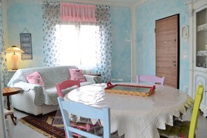 Living area - Le bouganville, deluxe apartment, parking place and city center (Desenzano del Garda)