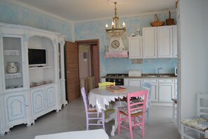 Dining - Le bouganville, deluxe apartment, parking place and city center (Desenzano del Garda)