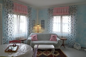 Living area - Le bouganville, deluxe apartment, parking place and city center (Desenzano del Garda)