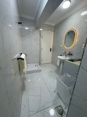 タオル、トイレットペーパー