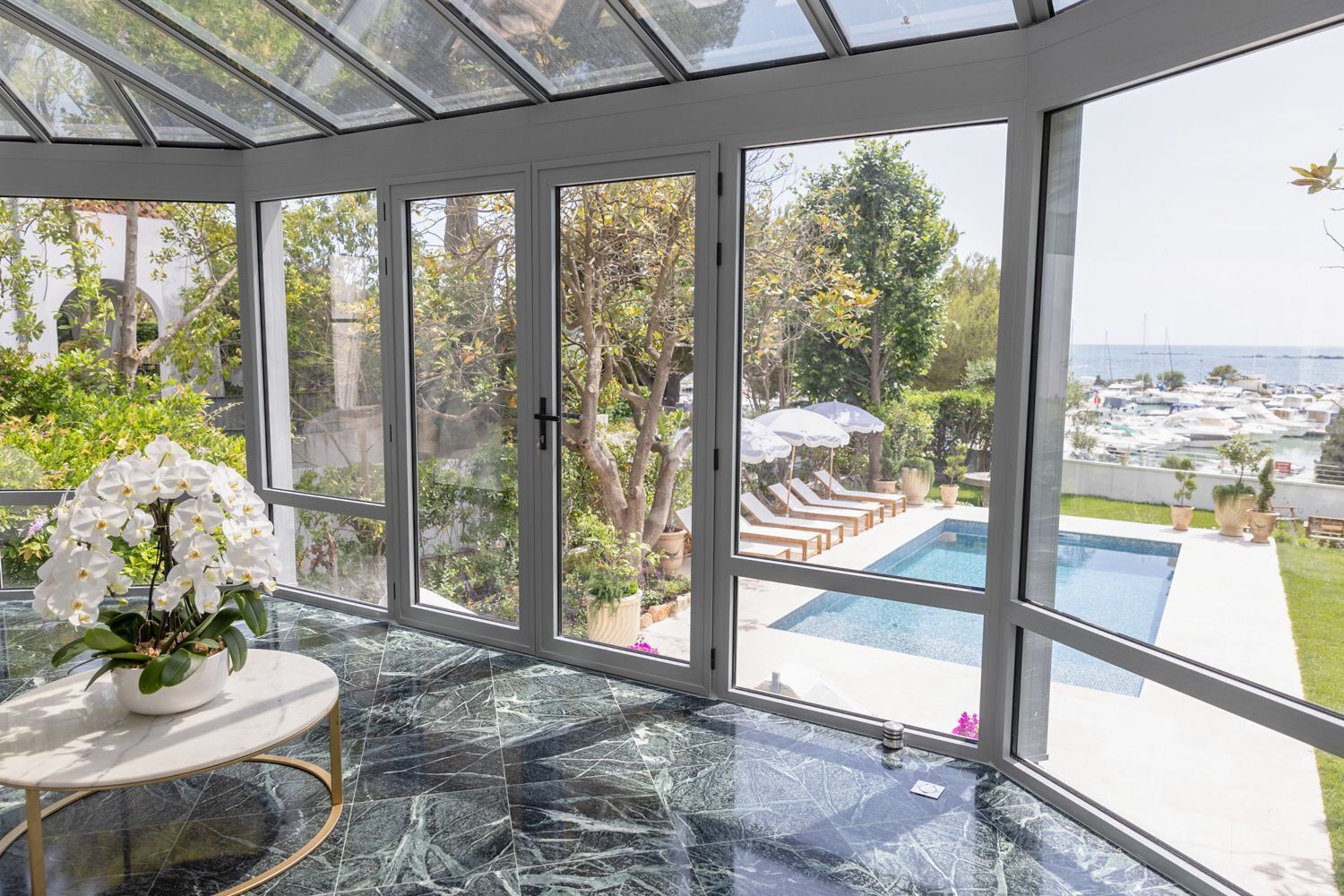 Et oppvarmet basseng