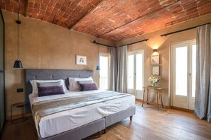 3 bedrooms, iron/ironing board, Internet, bed sheets - Villa Laretta - Three Bedroom Villa, Sleeps 6 (Sommariva Perno)