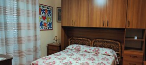 2 bedrooms, iron/ironing board, free WiFi, bed sheets - MARY'S HOUSE (Siracusa)