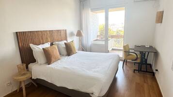 1 habitación, tabla de planchar con plancha, internet y ropa de cama