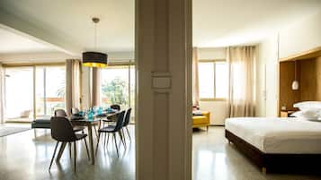 3 habitaciones, tabla de planchar con plancha, wifi y ropa de cama