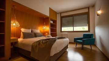 3 habitaciones, tabla de planchar con plancha, internet y ropa de cama