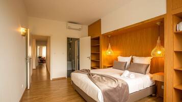 3 habitaciones, tabla de planchar con plancha, internet y ropa de cama