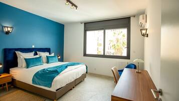 3 habitaciones, tabla de planchar con plancha, internet y ropa de cama