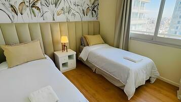 2 habitaciones, tabla de planchar con plancha y acceso a internet