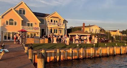 Waterfront 4 bedroom home in Massapequa, New York for Bethpage Black Ryder Cup