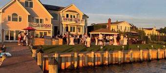 Waterfront 4 bedroom home in Massapequa, New York for Bethpage Black Ryder Cup