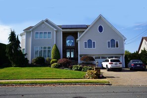 Exterior - Waterfront 4 bedroom home in Massapequa, New York for Bethpage Black Ryder Cup (Massapequa)