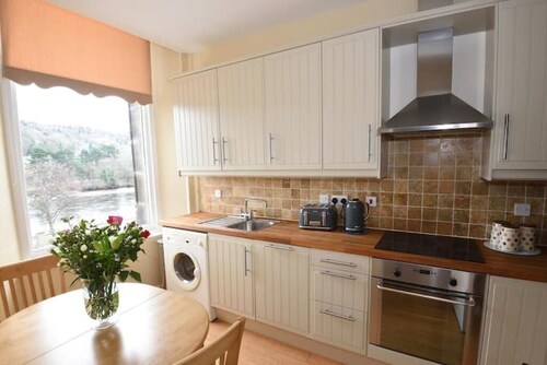 Riverside Apartment offering stunning views over River Tay

