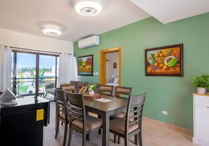 Dining - Pool View and 7 Minutes from the Beach (Punta Cana)