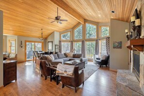 Smart TV, fireplace - Spa - Bikes - SHARC passes - EV Charger (Sunriver)