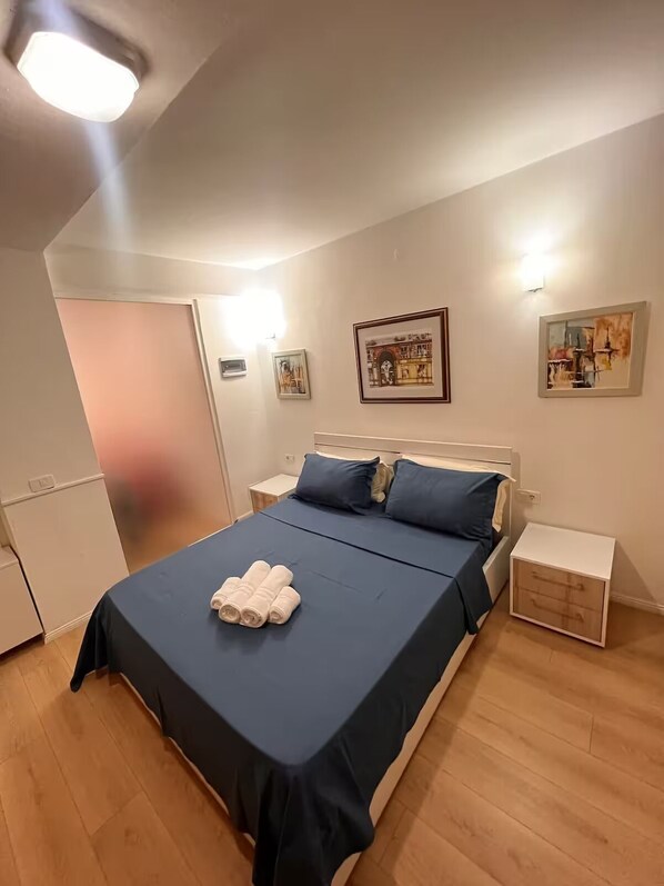 1 chambre, fer et planche à repasser, Wi-Fi, draps fournis