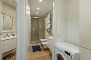 Shower, hair dryer, bidet, towels - City Center Porta Venezia New Luxury apt - full equiped - top (Milano)