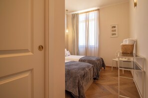 2 bedrooms, desk, iron/ironing board, travel cot - SUITE OF KINGS OF ROME (Roma)