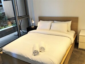 4 bedrooms, iron/ironing board, travel crib, WiFi - 2x 2BR Apartment on Rose Lane (Melbourne)