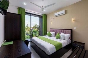 2 bedrooms, desk, iron/ironing board, WiFi