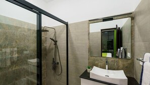 Toallas, jabón, papel de baño 
