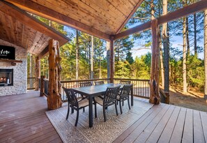 Outdoor dining - Fun-Filled Retreat w/Games, Fire Pit, Hot Tub (Broken Bow)