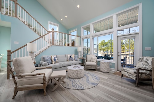 Stunning New Beach House in Bayside, 2 Master Suites, Fast WiFi, Turn Key!