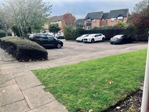 Property grounds - Spacious and private apartment in Birmingham, just 5 minute from the city centre (Birmingham)