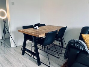 Dining - Spacious and private apartment in Birmingham, just 5 minute from the city centre (Birmingham)