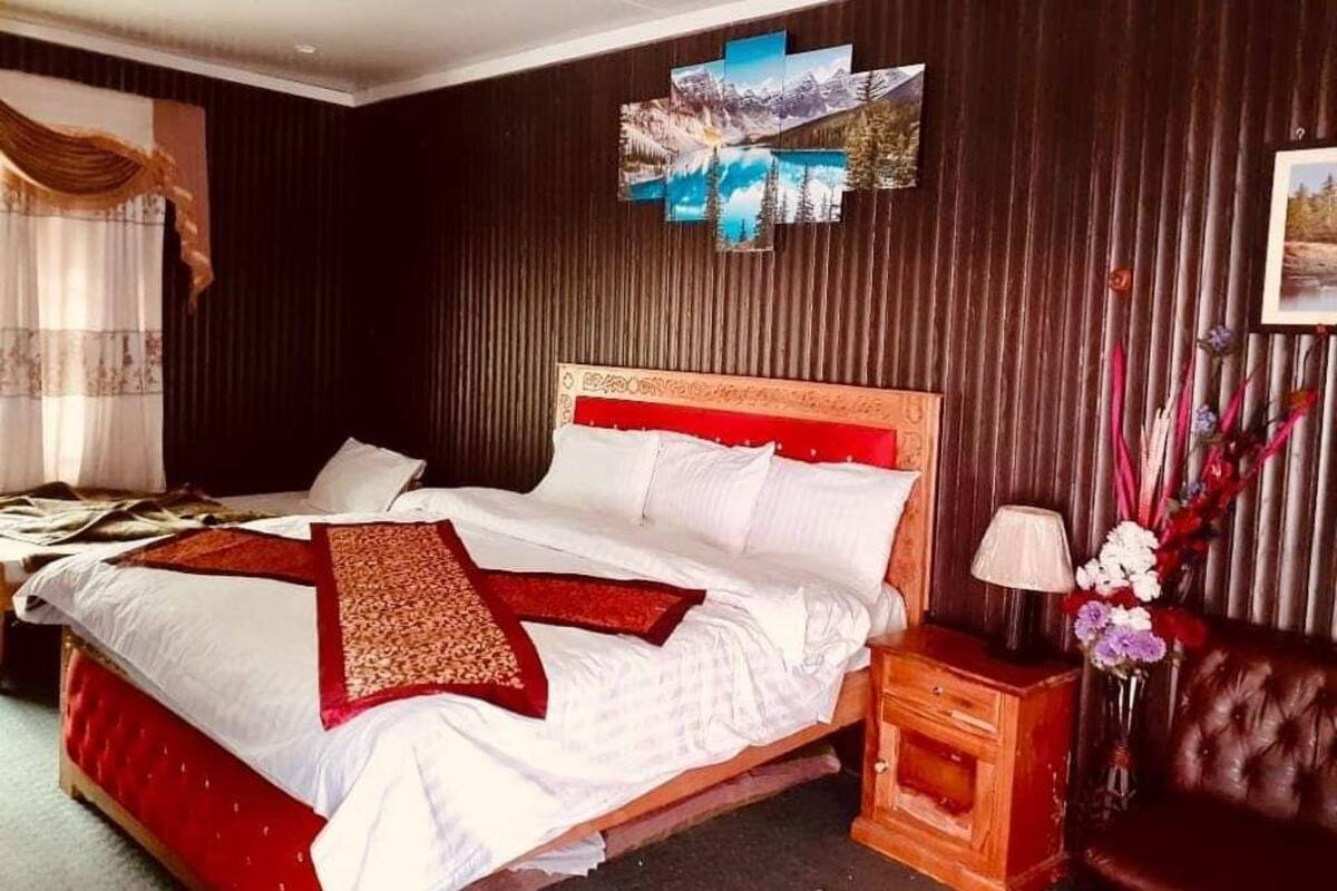 Quarto casal luxo | Quartos à prova de som, ferros/tábuas de passar roupa, Wi-Fi de cortesia