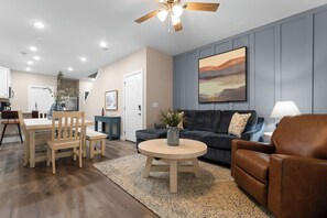 Smart-tv, tv-spel, bordsfotboll och datorskärmar