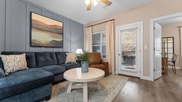 TV connectée, jeux vidéo, baby-foot, écrans d'ordinateur