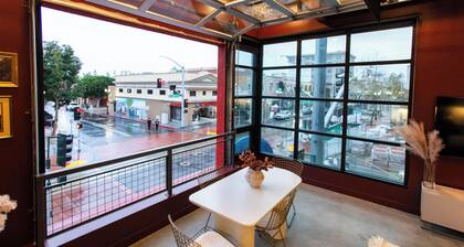 Studio loft with garage door with AC located in the heart of DTSA
