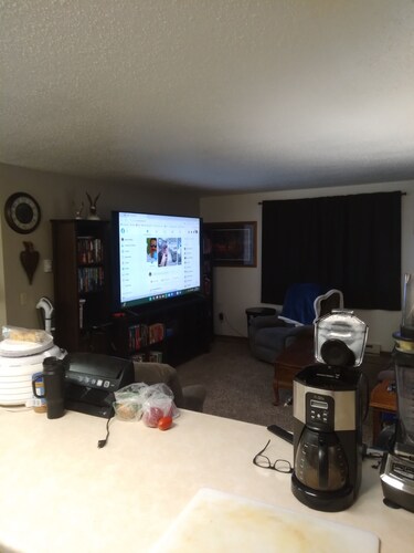 Cozy 2-bedroom apartment in terrific Fargo with AC, Wi-Fi, centrally located
