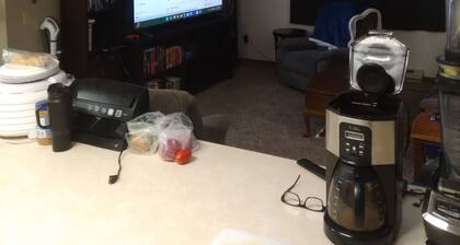 Cozy 2-bedroom apartment in terrific Fargo with AC, Wi-Fi, centrally located