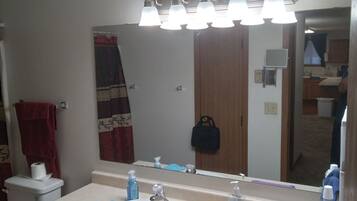 Toallas, jabón, papel higiénico