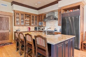 Fridge, microwave, oven, stovetop - Village Walk 59 - 4 Bedroom Residence (Beaver Creek)