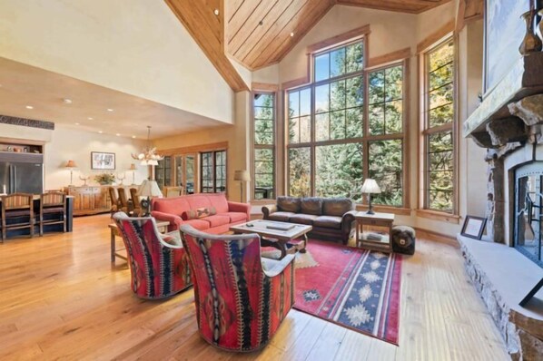 Smart TV, fireplace - Village Walk 59 - 4 Bedroom Residence (Beaver Creek)