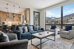 Smart TV, fireplace - One Riverfront Condo 204 (Avon)