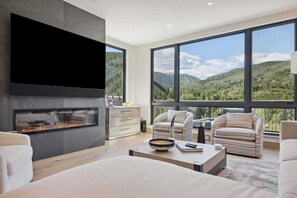 Smart TV, fireplace - One Riverfront Condo 400 (Avon)