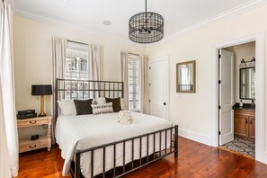 6 bedrooms, in-room safe, desk, iron/ironing board