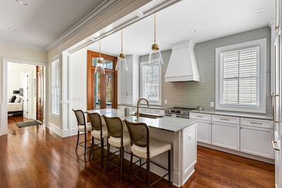 Beautiful, fully renovated 1811 historical home 2026 Carolopolis Award Recipient