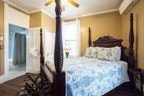 Find genuine southern hospitality in Hendersonville at the 1898 Waverly Inn.