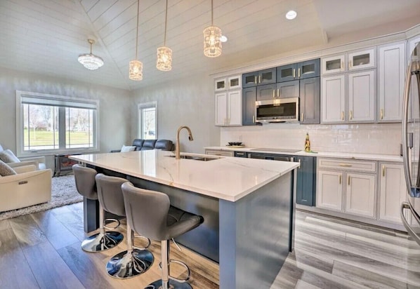 المنشأة من الداخل